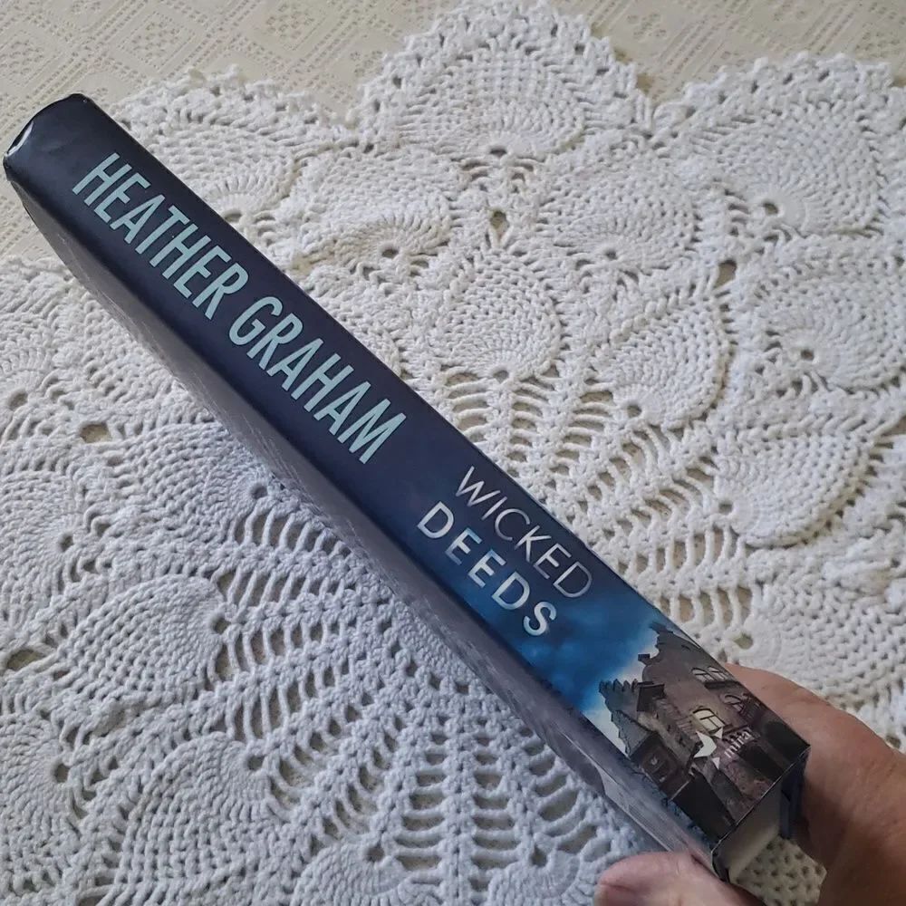 💚3/$20 Book - "Wicked Deeds" by Heather Graham (2017) - Picture 3 of 7